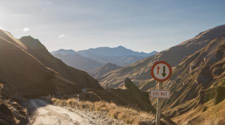 Skippers Canyon Road Sign med