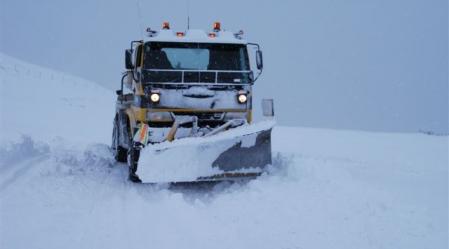 1_Snow_plough_on_the_Crown_Range.JPG
