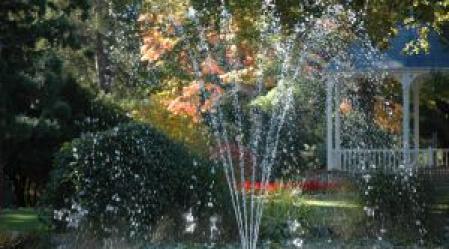 Queenstown_Gardens_Fountain.JPG
