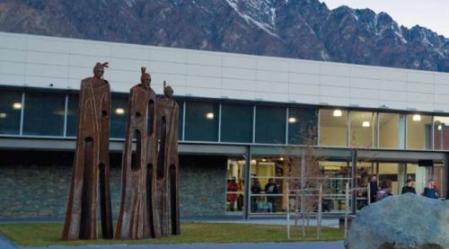 Queenstown_airport_2.jpg